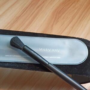 Mary Kay Sleek Black Makeup Brush